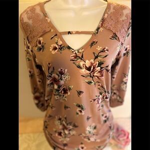 🎀IZ Byer women’s purple Floral lace Top Size-M
